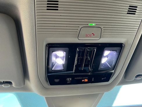 Used 2024 Volkswagen Atlas SE image 19