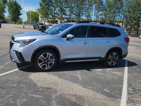 Used 2023 Subaru Ascent Limited w/ Technology Package AWD/4WD image 4