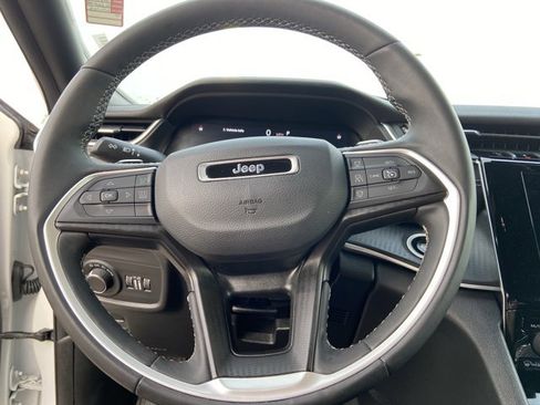 Used 2024 Jeep Grand Cherokee Altitude image 34