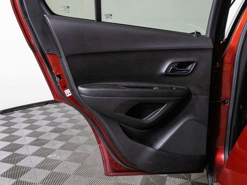 Used 2019 Chevrolet Trax LT w/ LT Convenience Package image 36