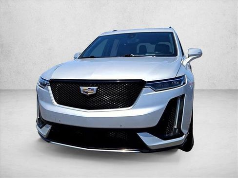 Certified 2020 Cadillac XT6 Sport w/ Platinum Package AWD/4WD image 3