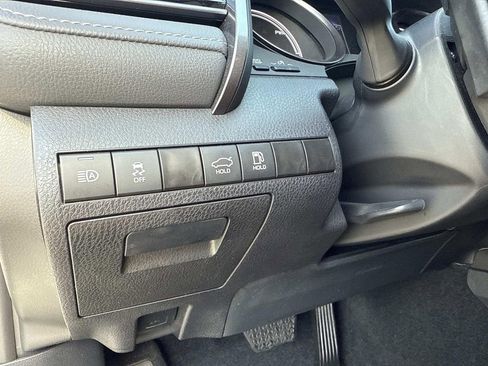 Used 2024 Toyota Camry SE image 30