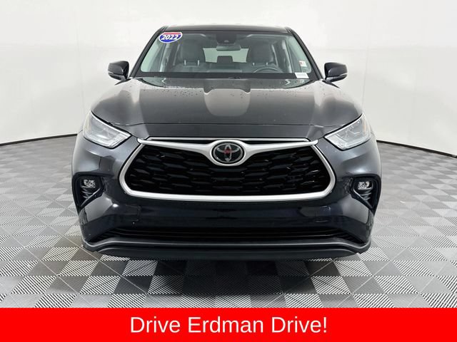Used 2022 Toyota Highlander LE FWD image 2