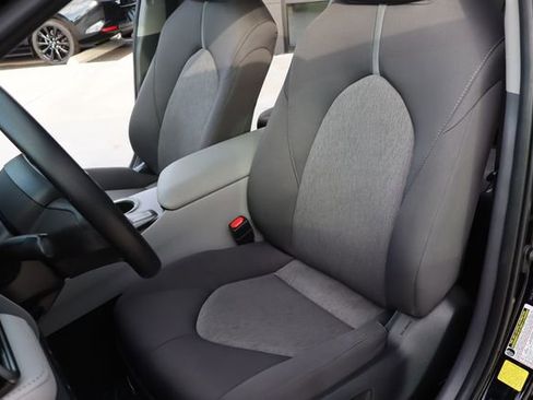 Used 2022 Toyota Camry LE FWD image 13