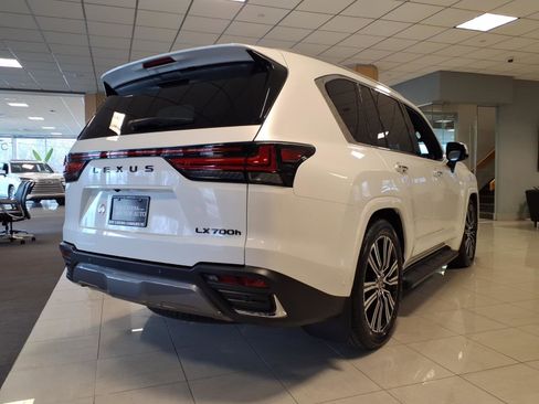New 2026 Lexus LX 700h Luxury image 15