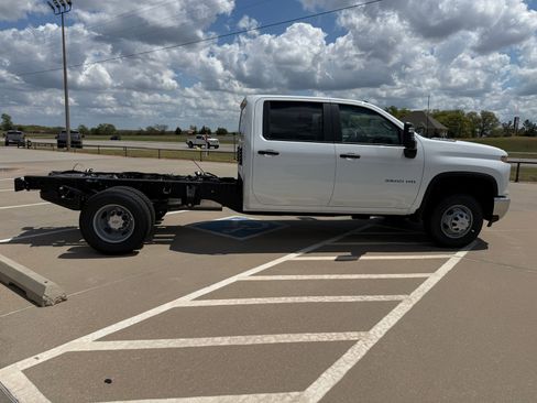 New 2026 Chevrolet Silverado 3500 W/T image 9