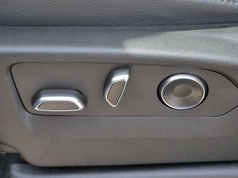 Used 2025 GMC Yukon Denali w/ Sun & Power Step Package image 39