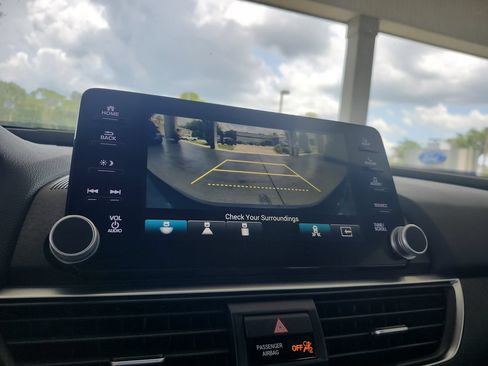 Used 2019 Honda Accord Touring image 27