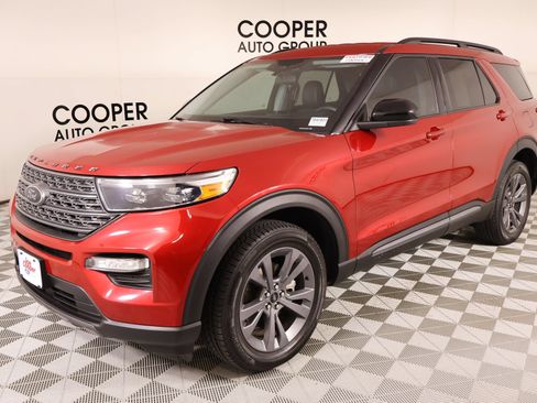 Used 2022 Ford Explorer XLT w/ Equipment Group 202A AWD/4WD image 11
