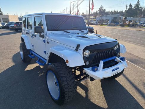 Used 2017 Jeep Wrangler Unlimited Rubicon w/ Connectivity Group image 10