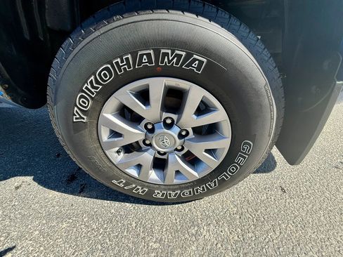 Used 2018 Toyota Tacoma SR5 image 19