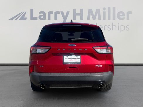Used 2021 Ford Escape SE w/ SE Sport Appearance Package image 4