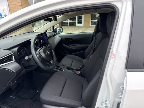 Used 2025 Toyota Corolla LE FWD image 8