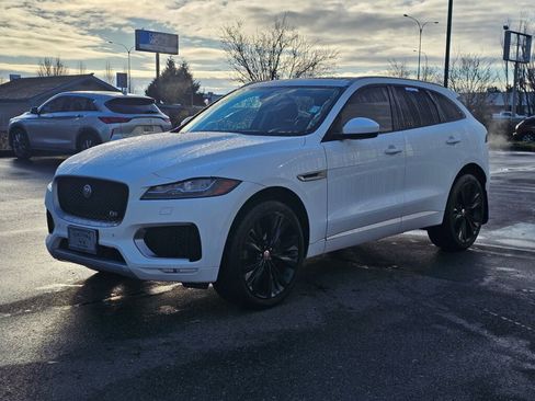 Used 2018 Jaguar F-PACE S image 3