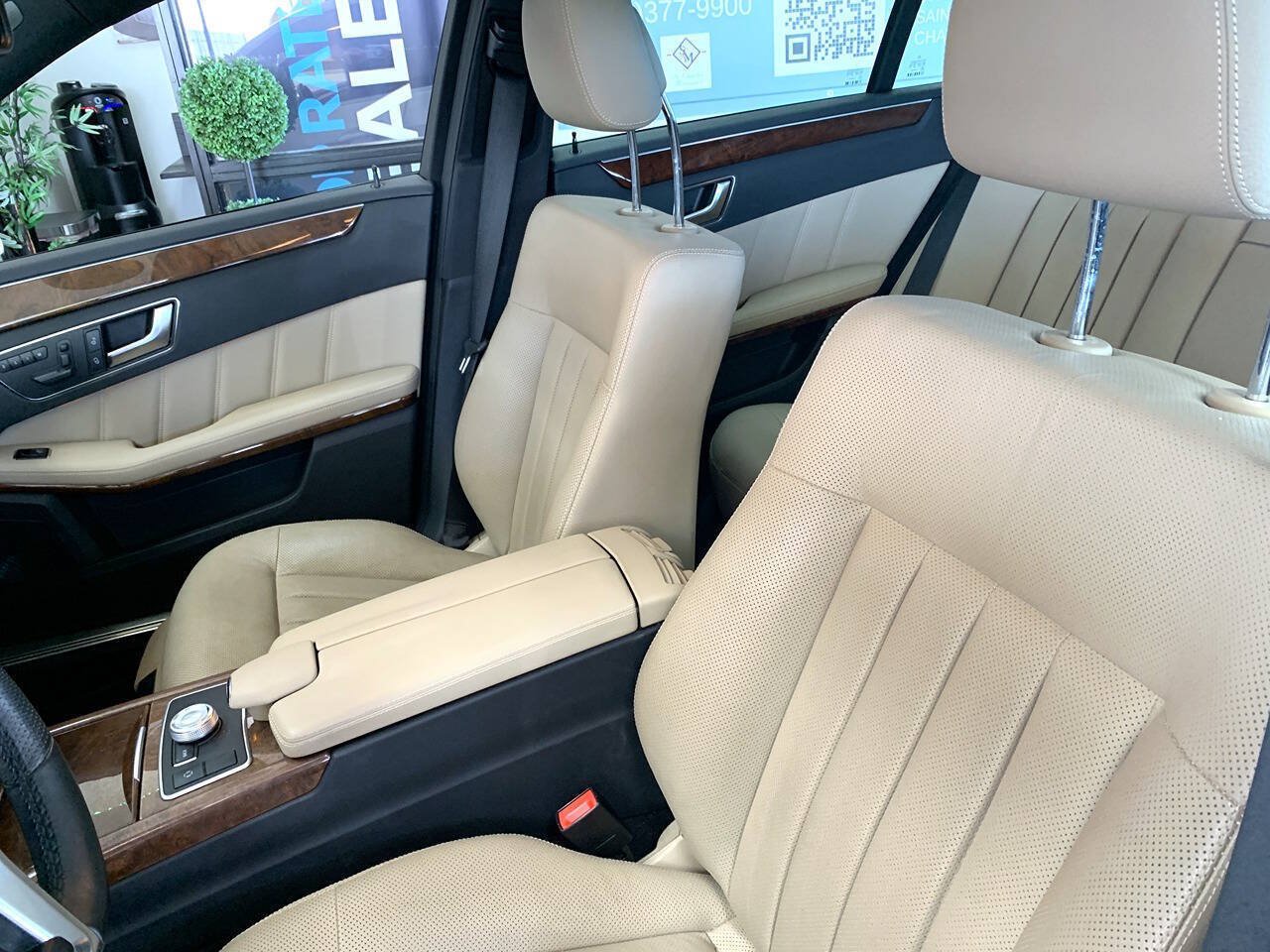 Used 2012 Mercedes-Benz E 550 4MATIC Sedan image 10