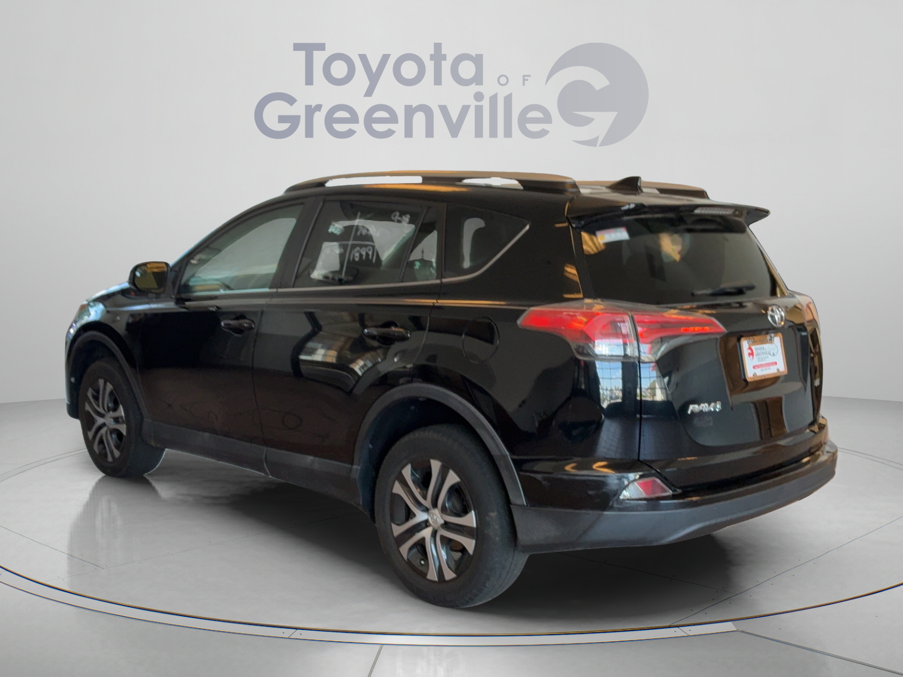 Used 2016 Toyota RAV4 LE FWD image 4