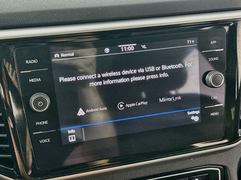 Used 2023 Volkswagen Atlas Cross Sport SE w/ Panoramic Sunroof Package AWD/4WD image 2