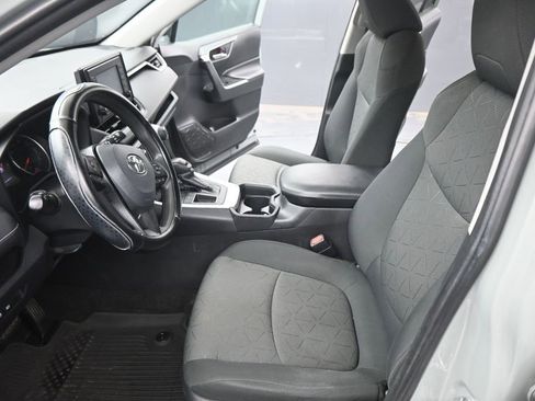 Used 2020 Toyota RAV4 XLE FWD image 9