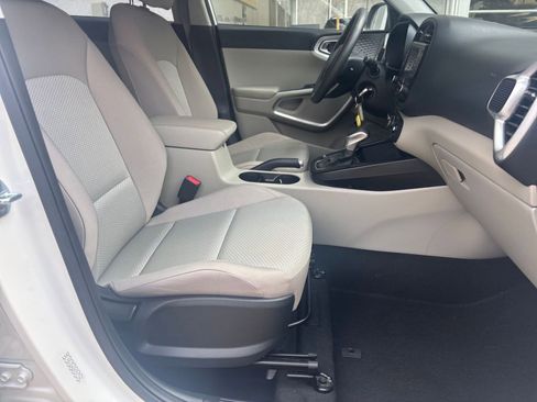 Used 2025 Kia Soul LX w/ LX Technology Package image 24