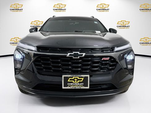 Used 2024 Chevrolet Trax RS w/ Sunroof Package FWD image 2