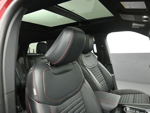 Used 2025 Ford Explorer ST-Line w/ Premium Package image 32