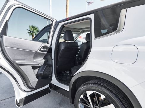 Used 2024 Mitsubishi Outlander Ralliart image 16