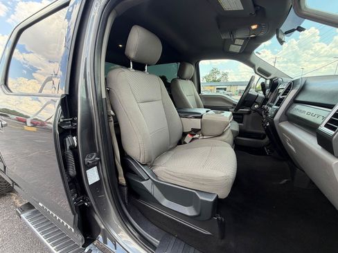 Used 2018 Ford F350 XLT w/ XLT Premium Package AWD/4WD image 16