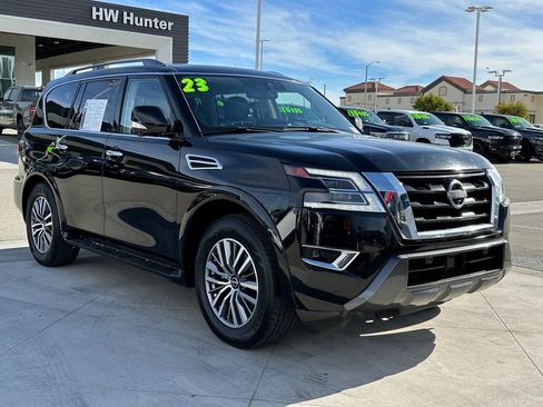 Used 2023 Nissan Armada SL w/ Captain's Chairs Package image 9