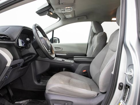 Used 2021 Toyota Sienna LE FWD image 21