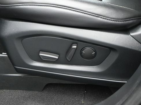 Used 2024 Ford Explorer XLT w/ Equipment Group 202A image 10