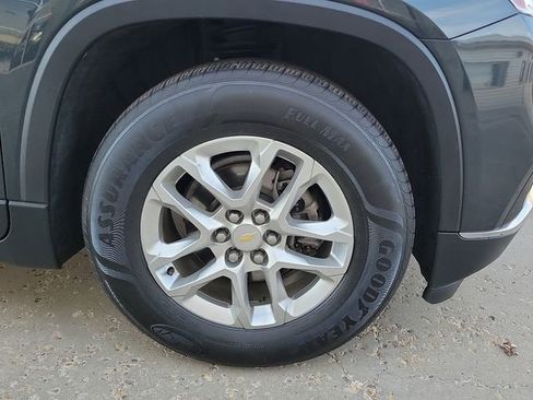 Used 2021 Chevrolet Traverse LT image 9