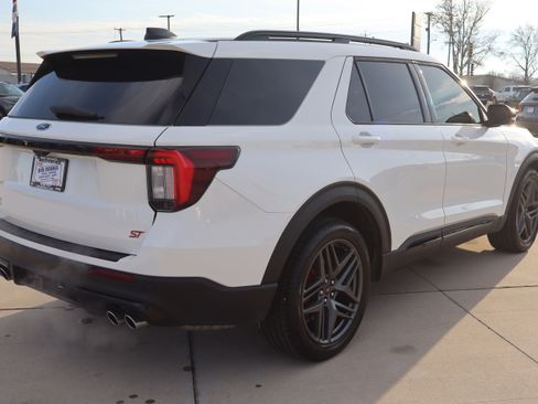 Used 2025 Ford Explorer ST image 5