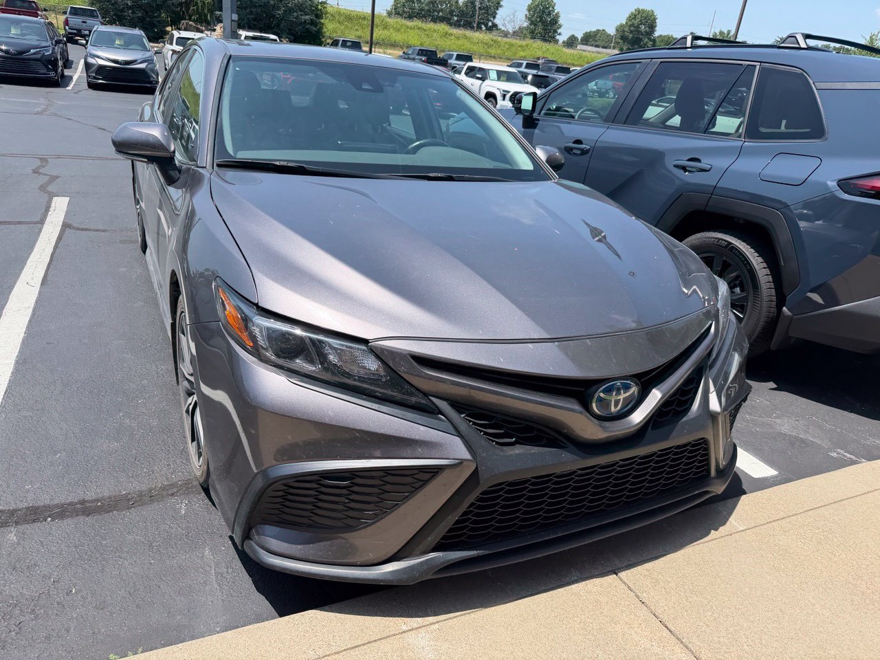 Used 2022 Toyota Camry SE w/ Cold Weather Package FWD image 7