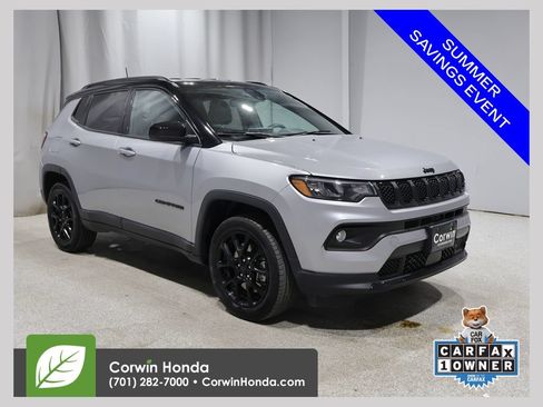Used 2023 Jeep Compass Latitude AWD/4WD image 1