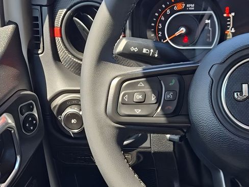 Used 2026 Jeep Wrangler Unlimited Rubicon AWD/4WD image 27
