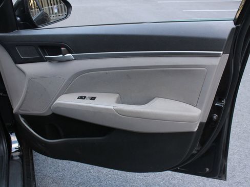 Used 2020 Hyundai Elantra SEL FWD image 24