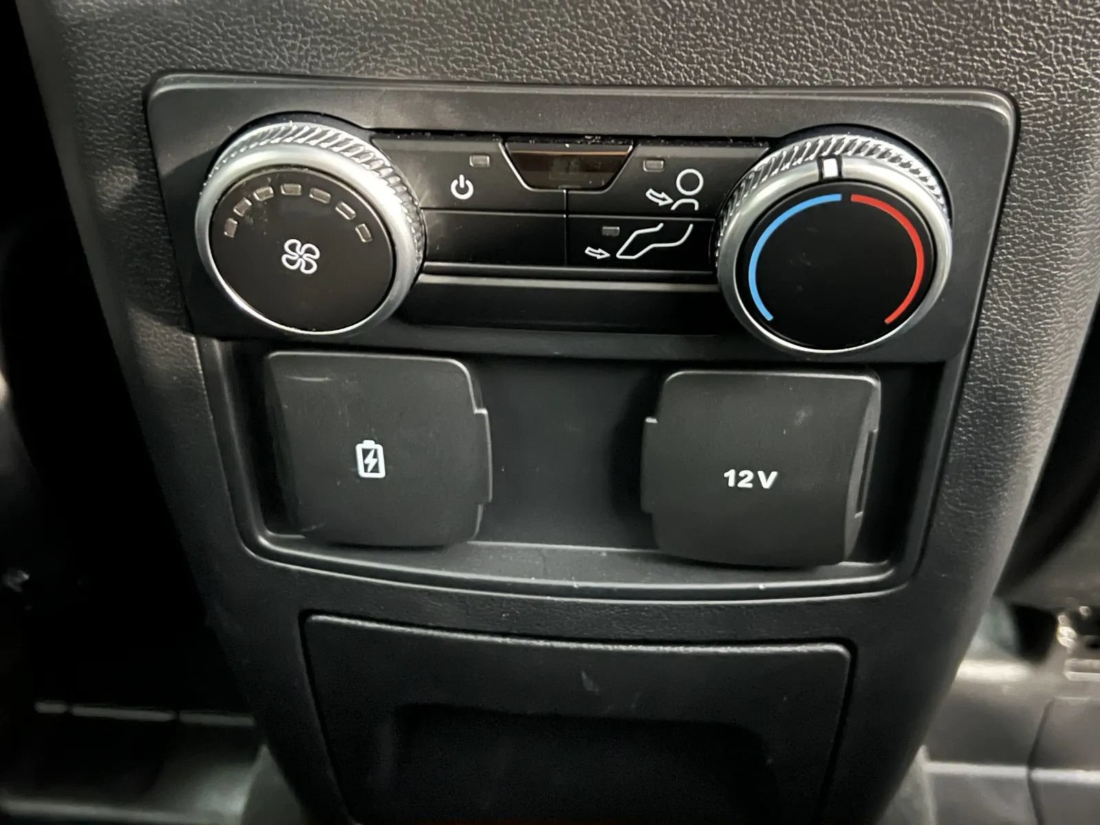Used 2022 Ford Explorer XLT AWD/4WD image 45