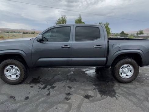 Used 2022 Toyota Tacoma SR AWD/4WD image 5