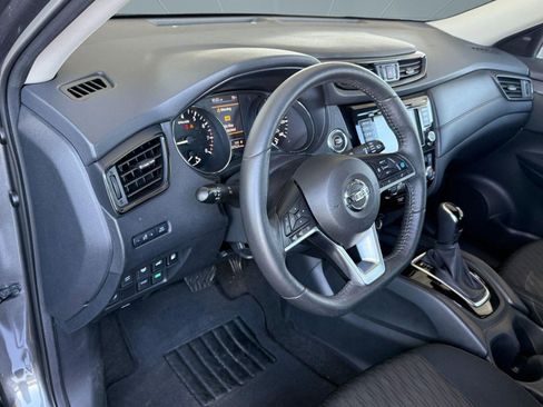 Used 2019 Nissan Rogue SV w/ Premium Package FWD image 4