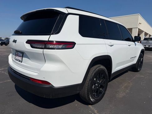 Used 2025 Jeep Grand Cherokee L Laredo RWD image 3