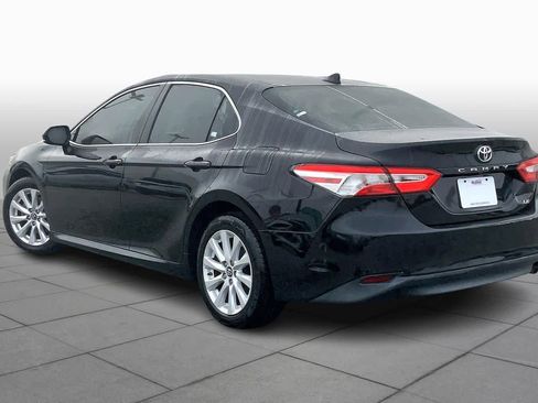 Used 2019 Toyota Camry LE image 10