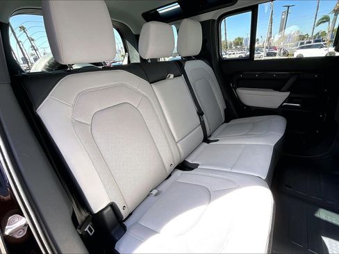 Used 2025 Land Rover Defender 110 S image 27