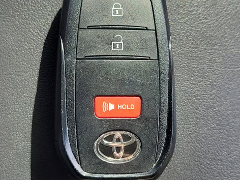 Used 2025 Toyota Prius XLE image 34