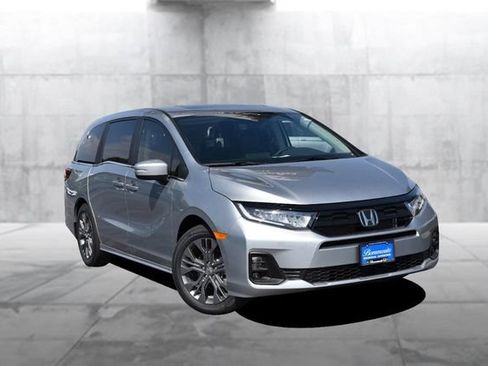 New 2026 Honda Odyssey Touring image 2