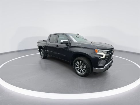 Used 2024 Chevrolet Silverado 1500 LT image 2