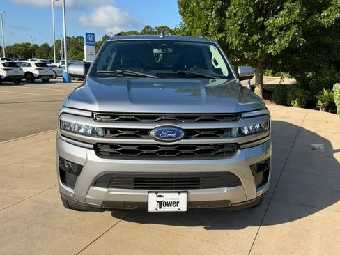 Used 2023 Ford Expedition XLT RWD image 2