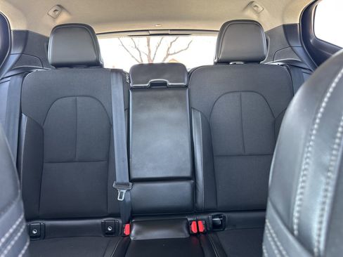 Used 2020 Volvo XC40 T5 Momentum image 25