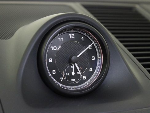 New 2026 Porsche Macan image 25