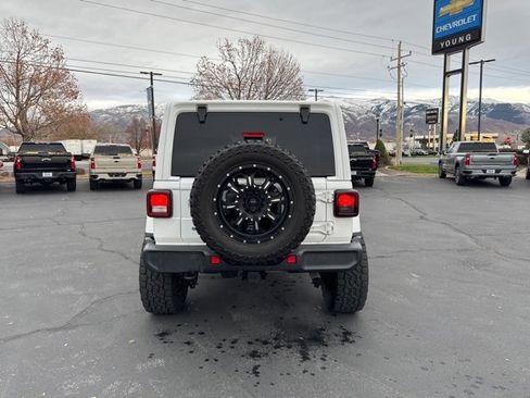 Used 2019 Jeep Wrangler Unlimited Sahara image 6