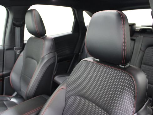 Used 2024 Ford Escape ST-Line w/ Tech Pack #1 FWD image 4